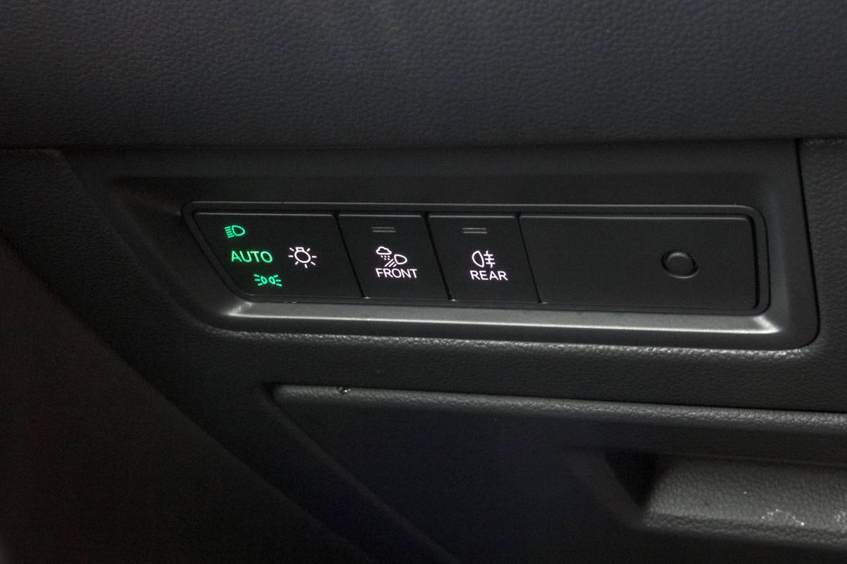 Volkswagen Touareg Volkswagen Touareg 3.0 TSi eHybrid 4MOTION R | Panoramadak | Luchtvering | 360°| HUD | Stoelverwarming & -ventilatie
