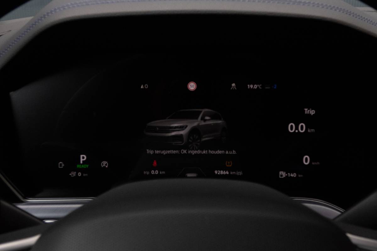 Volkswagen Touareg Volkswagen Touareg 3.0 TSi eHybrid 4MOTION R | Panoramadak | Luchtvering | 360°| HUD | Stoelverwarming & -ventilatie