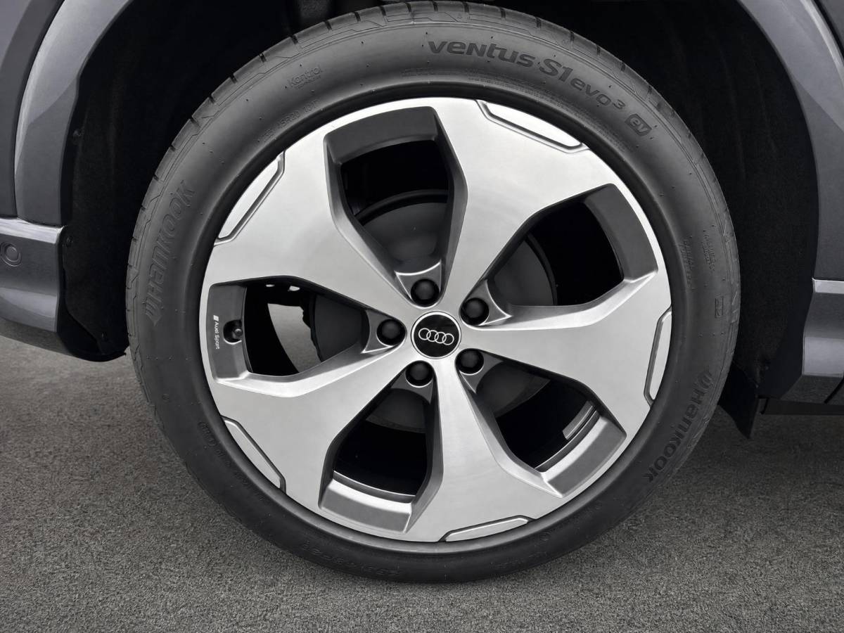 Audi Q4 Sportback e-tron Audi Q4 Sportback e-tron S edition quattro performance 82 kWh · Tech Pro · Panorama dak · SONOS Sound · Ambient lighting · Head-up Display