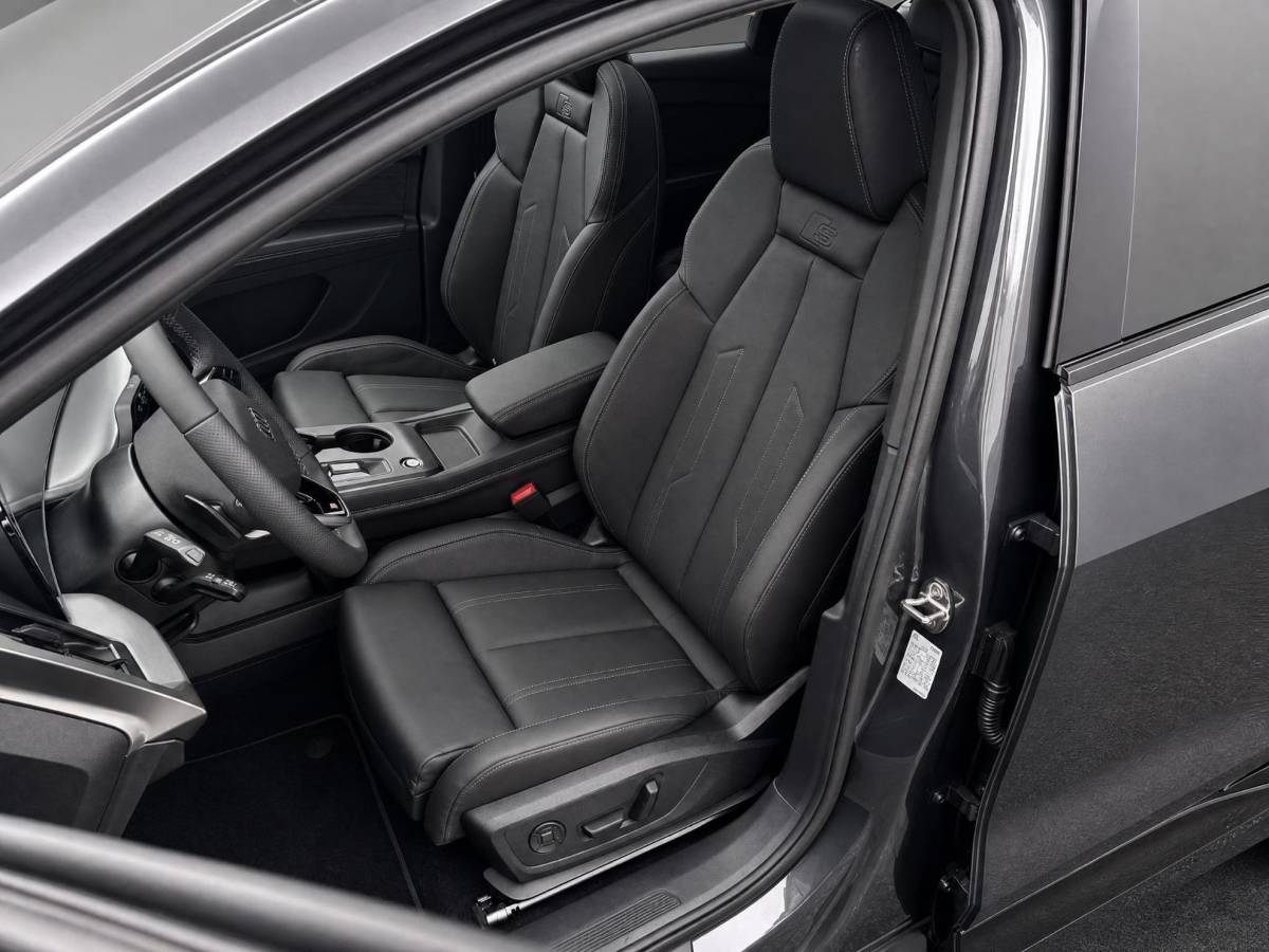 Audi Q4 Sportback e-tron Audi Q4 Sportback e-tron S edition quattro performance 82 kWh · Tech Pro · Panorama dak · SONOS Sound · Ambient lighting · Head-up Display