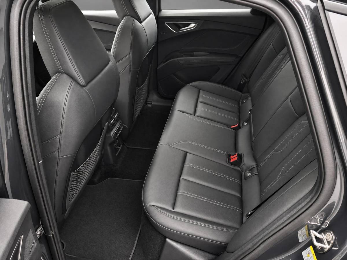 Audi Q4 Sportback e-tron Audi Q4 Sportback e-tron S edition quattro performance 82 kWh · Tech Pro · Panorama dak · SONOS Sound · Ambient lighting · Head-up Display