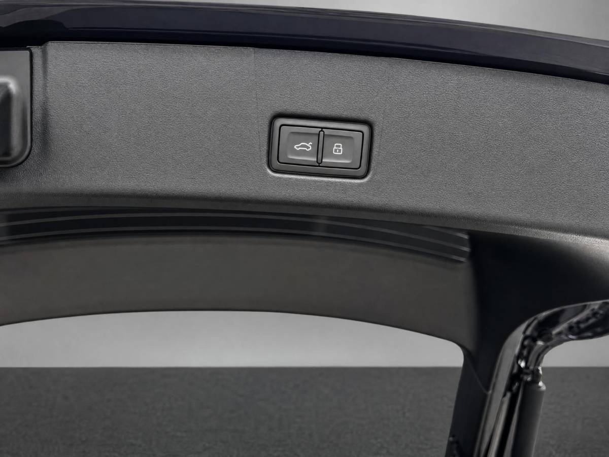 Audi Q4 Sportback e-tron Audi Q4 Sportback e-tron S edition quattro performance 82 kWh · Tech Pro · Panorama dak · SONOS Sound · Ambient lighting · Head-up Display
