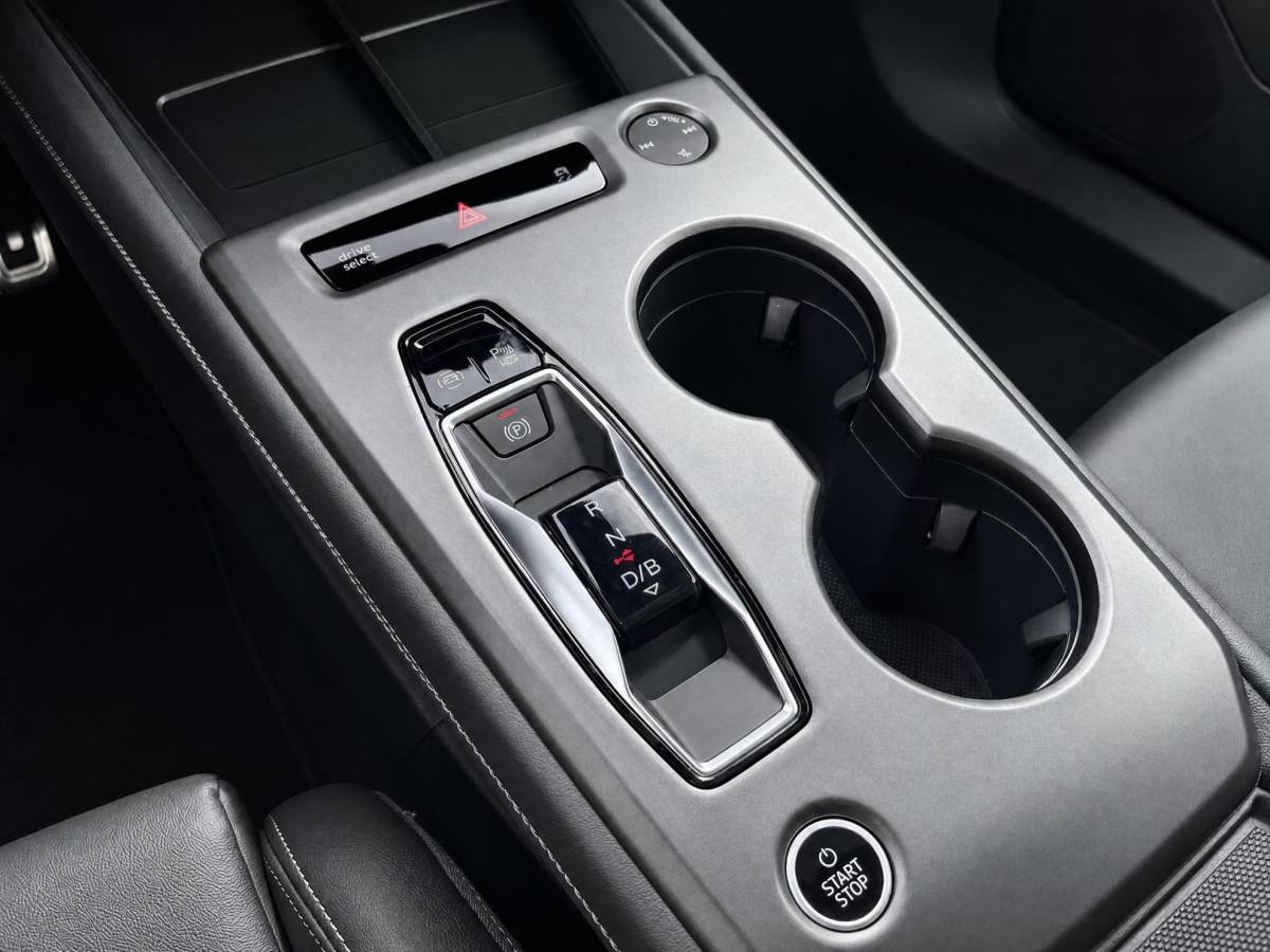 Audi Q4 Sportback e-tron Audi Q4 Sportback e-tron S edition quattro performance 82 kWh · Tech Pro · Panorama dak · SONOS Sound · Ambient lighting · Head-up Display