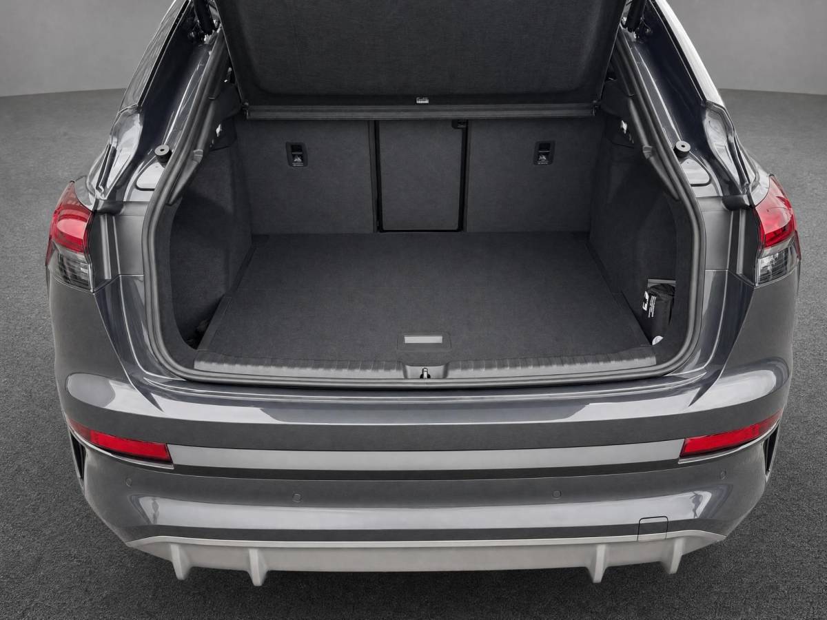 Audi Q4 Sportback e-tron Audi Q4 Sportback e-tron S edition quattro performance 82 kWh · Tech Pro · Panorama dak · SONOS Sound · Ambient lighting · Head-up Display
