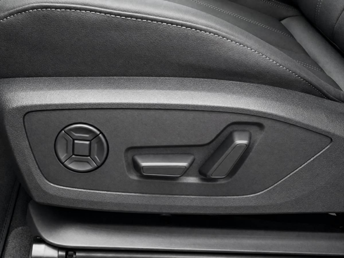 Audi Q6 e-tron Audi Q6 e-tron S edition performance 100 kWh 306 PK · Tech pro · Glazen panoramadak · Trekhaak elek. wegklapbaar · Optiekpakket zwart