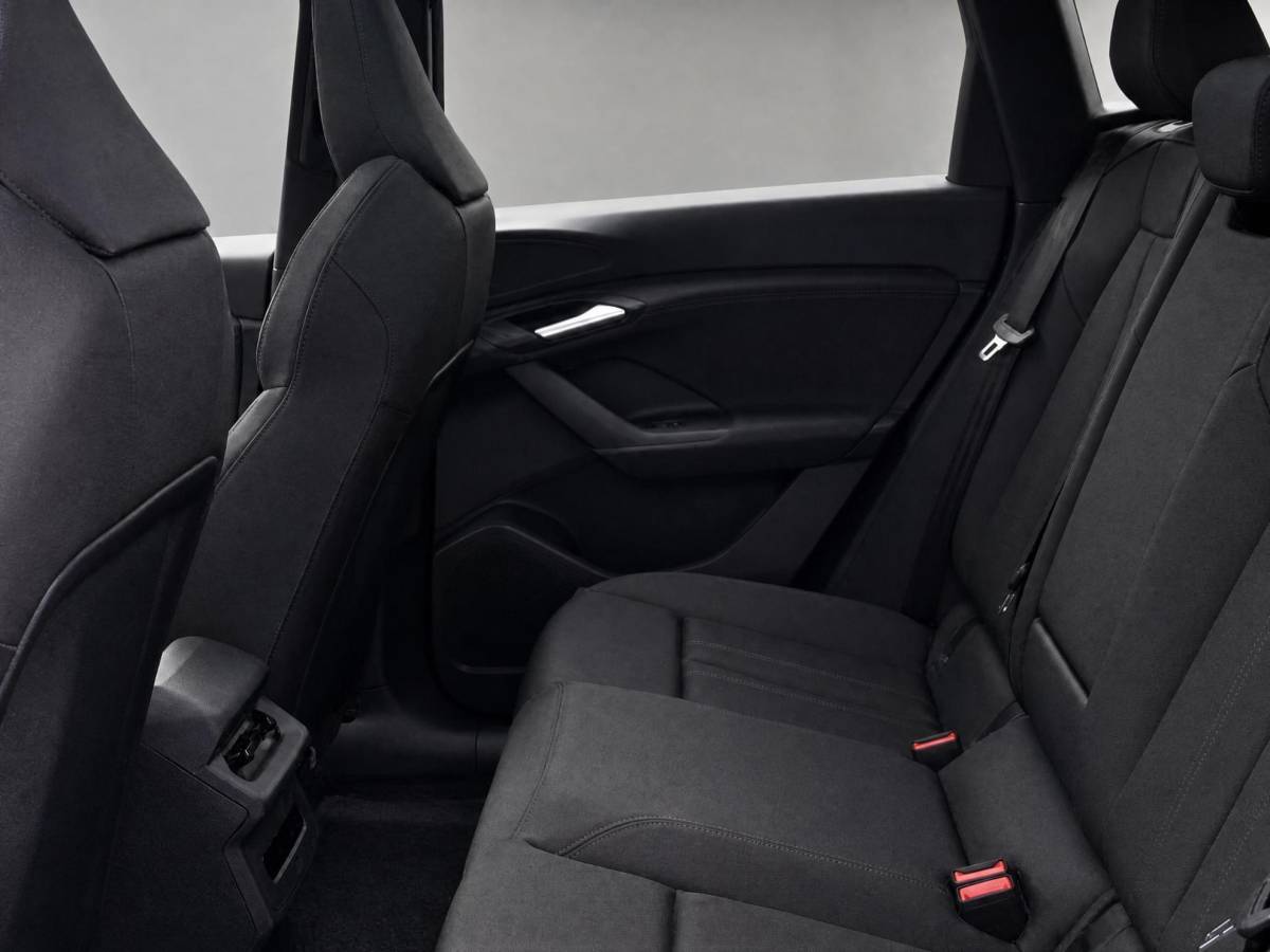 Audi Q6 e-tron Audi Q6 e-tron S edition performance 100 kWh 306 PK · Tech pro · Glazen panoramadak · Trekhaak elek. wegklapbaar · Optiekpakket zwart