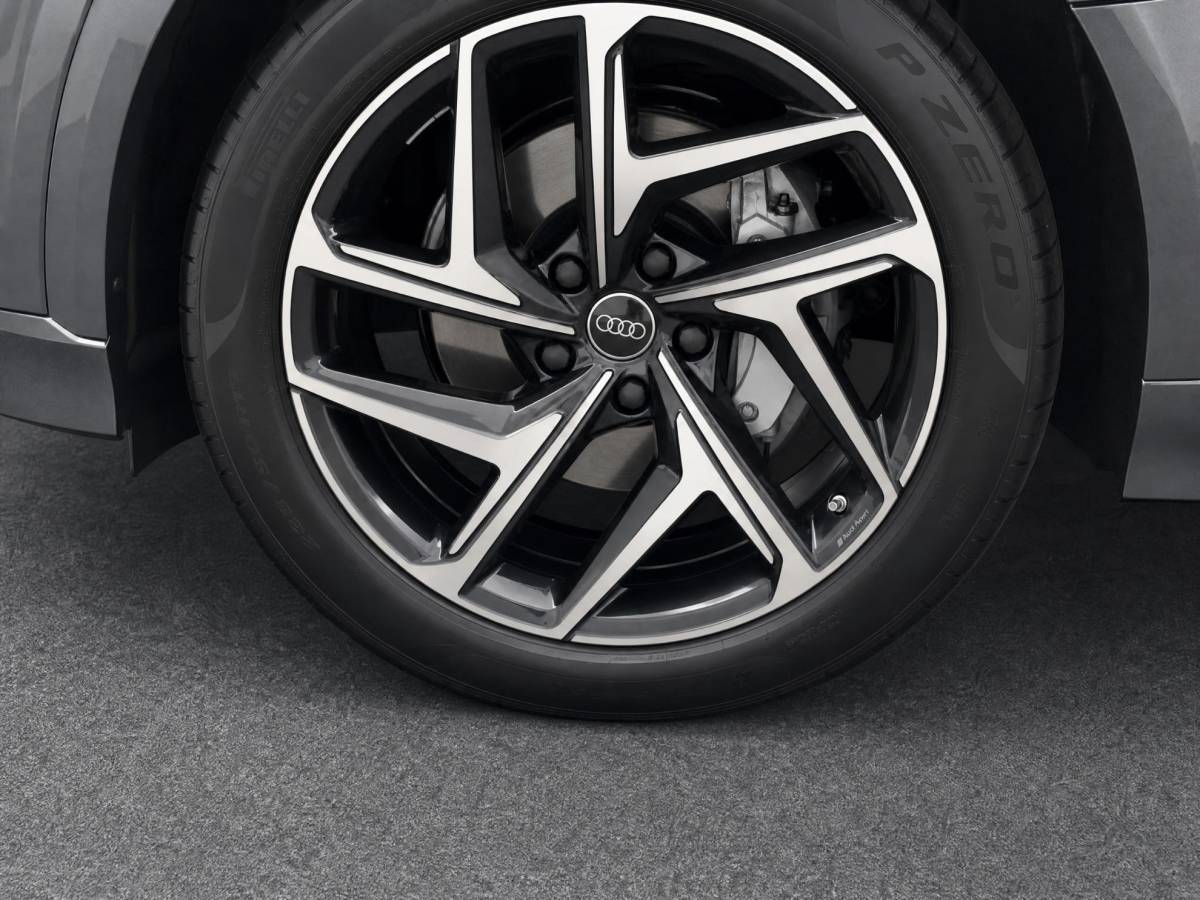 Audi Q6 e-tron Audi Q6 e-tron S edition performance 100 kWh 306 PK · Tech pro · Glazen panoramadak · Trekhaak elek. wegklapbaar · Optiekpakket zwart