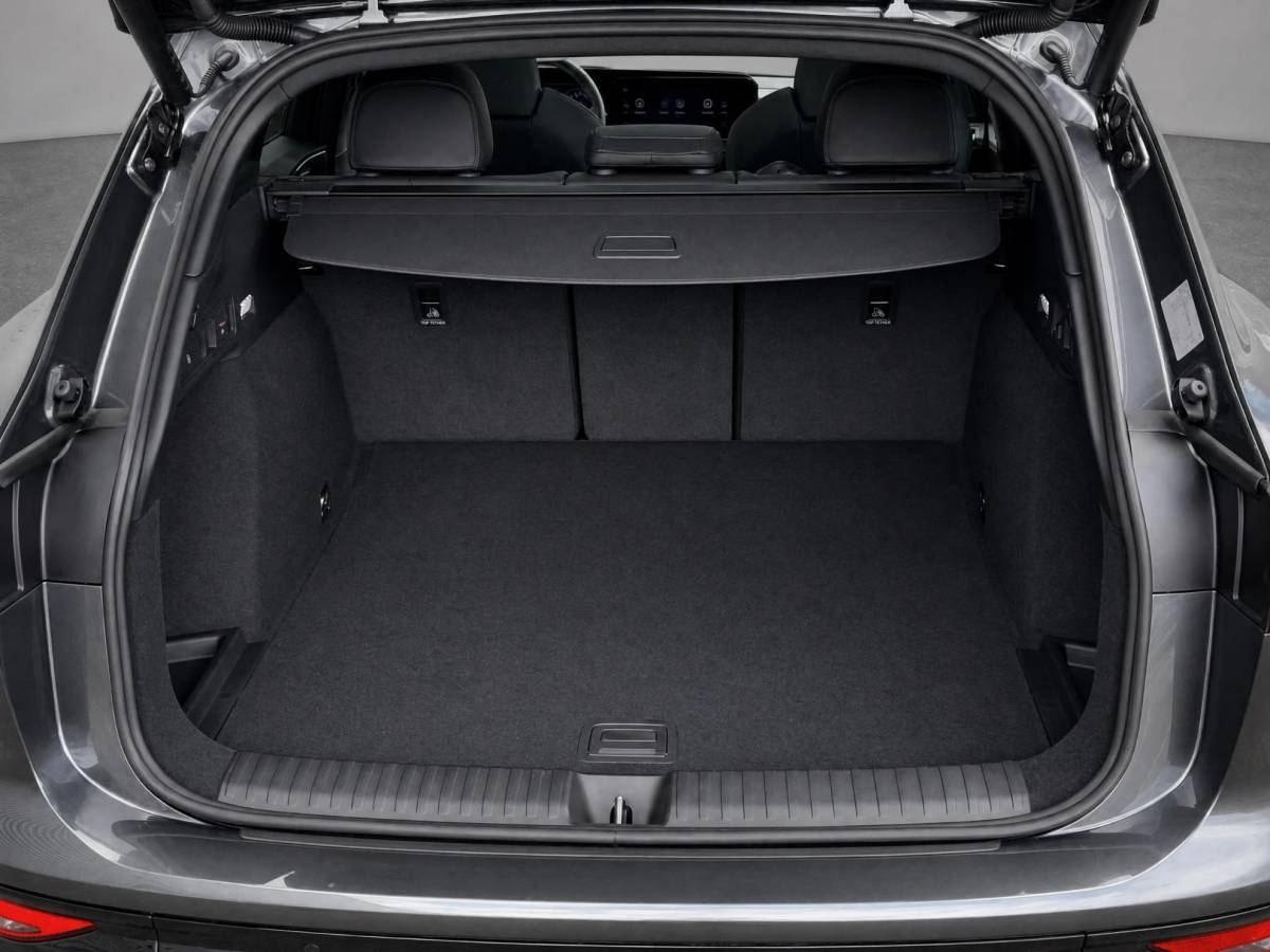 Audi Q6 e-tron Audi Q6 e-tron S edition performance 100 kWh 306 PK · Tech pro · Glazen panoramadak · Trekhaak elek. wegklapbaar · Optiekpakket zwart