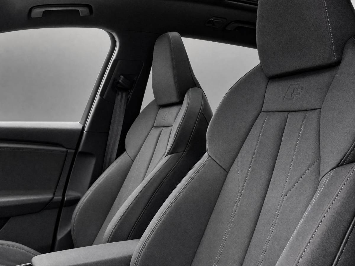 Audi Q6 e-tron Audi Q6 e-tron S edition performance 100 kWh 306 PK · Tech pro · Glazen panoramadak · Trekhaak elek. wegklapbaar · Optiekpakket zwart