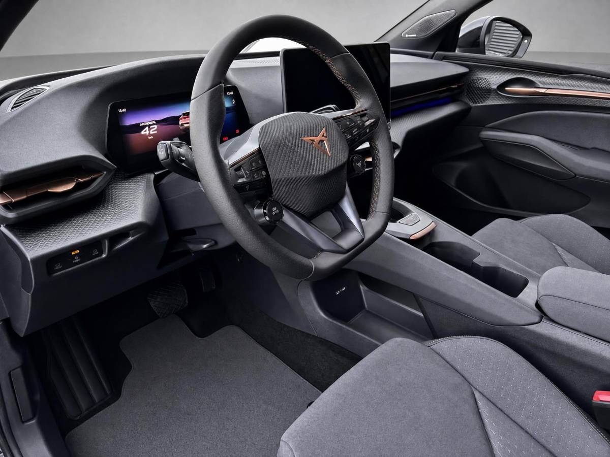 CUPRA Raval CUPRA Raval Performance First Edition 56 kWh 211 PK l Sennheiser Audio l Black Pakket l 360 graden camera l Levering November