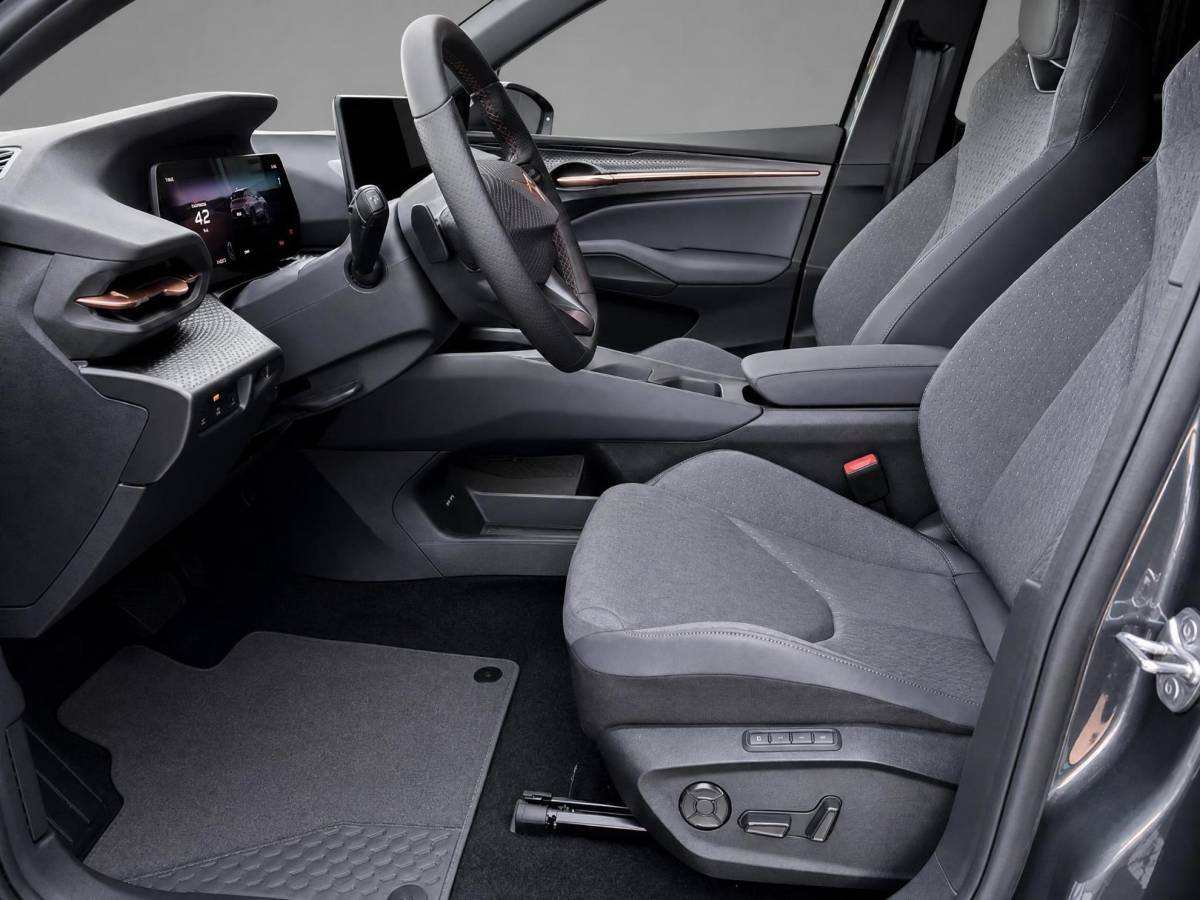 CUPRA Raval CUPRA Raval Performance First Edition 56 kWh 211 PK l Sennheiser Audio l Black Pakket l 360 graden camera l Levering November