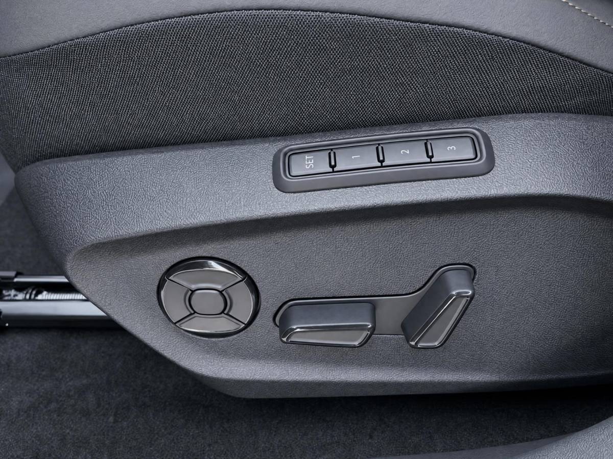 CUPRA Raval CUPRA Raval Performance First Edition 56 kWh 211 PK l Sennheiser Audio l Black Pakket l 360 graden camera l Levering November