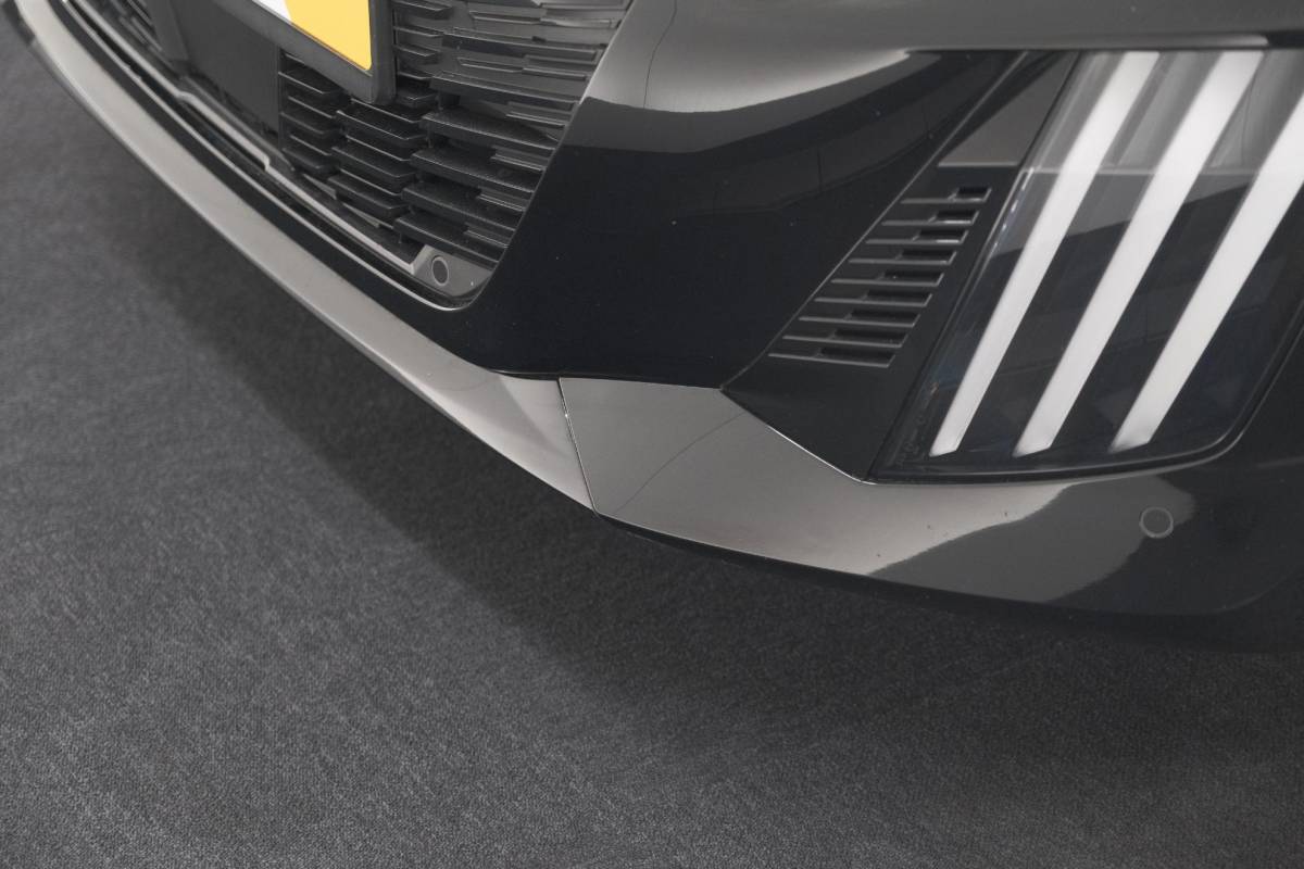 Peugeot 208 Peugeot 208 1.2 Hybrid 145 e-DCS6 GT | Alcantara Pakket | Camera | Apple Carplay | Stoelverwarming