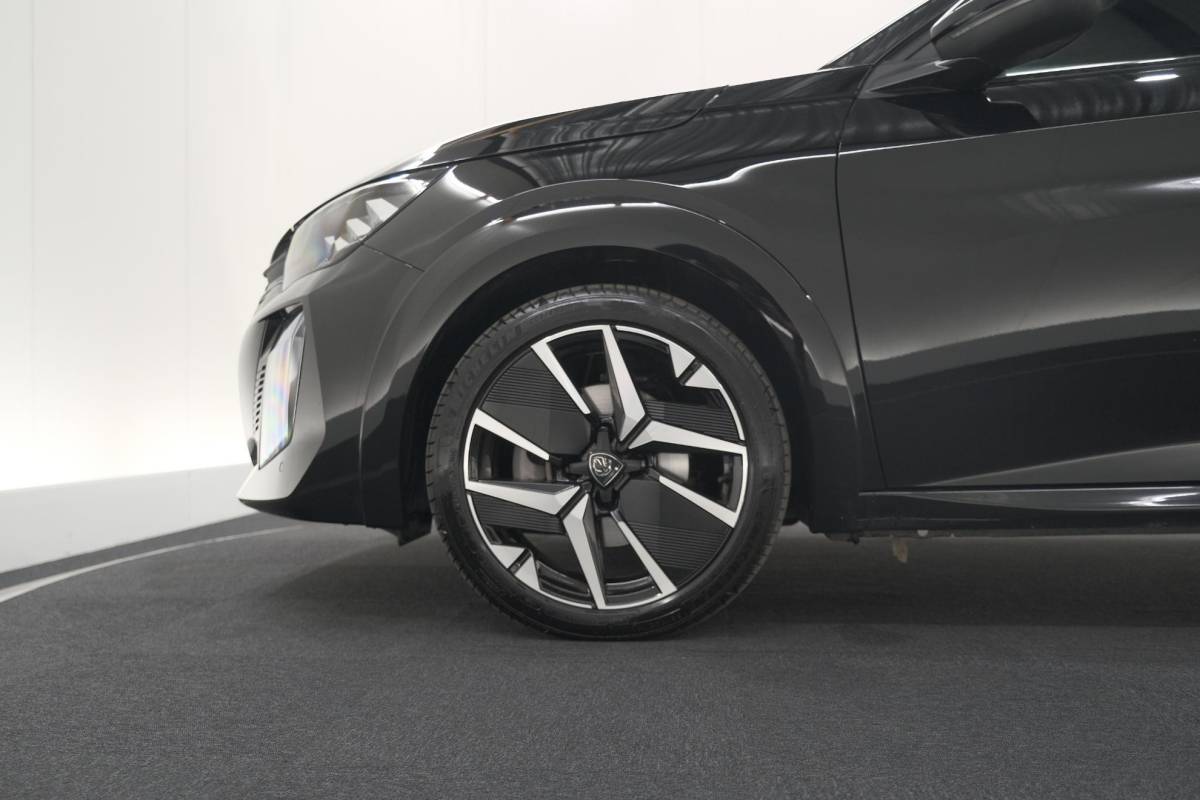 Peugeot 208 Peugeot 208 1.2 Hybrid 145 e-DCS6 GT | Alcantara Pakket | Camera | Apple Carplay | Stoelverwarming