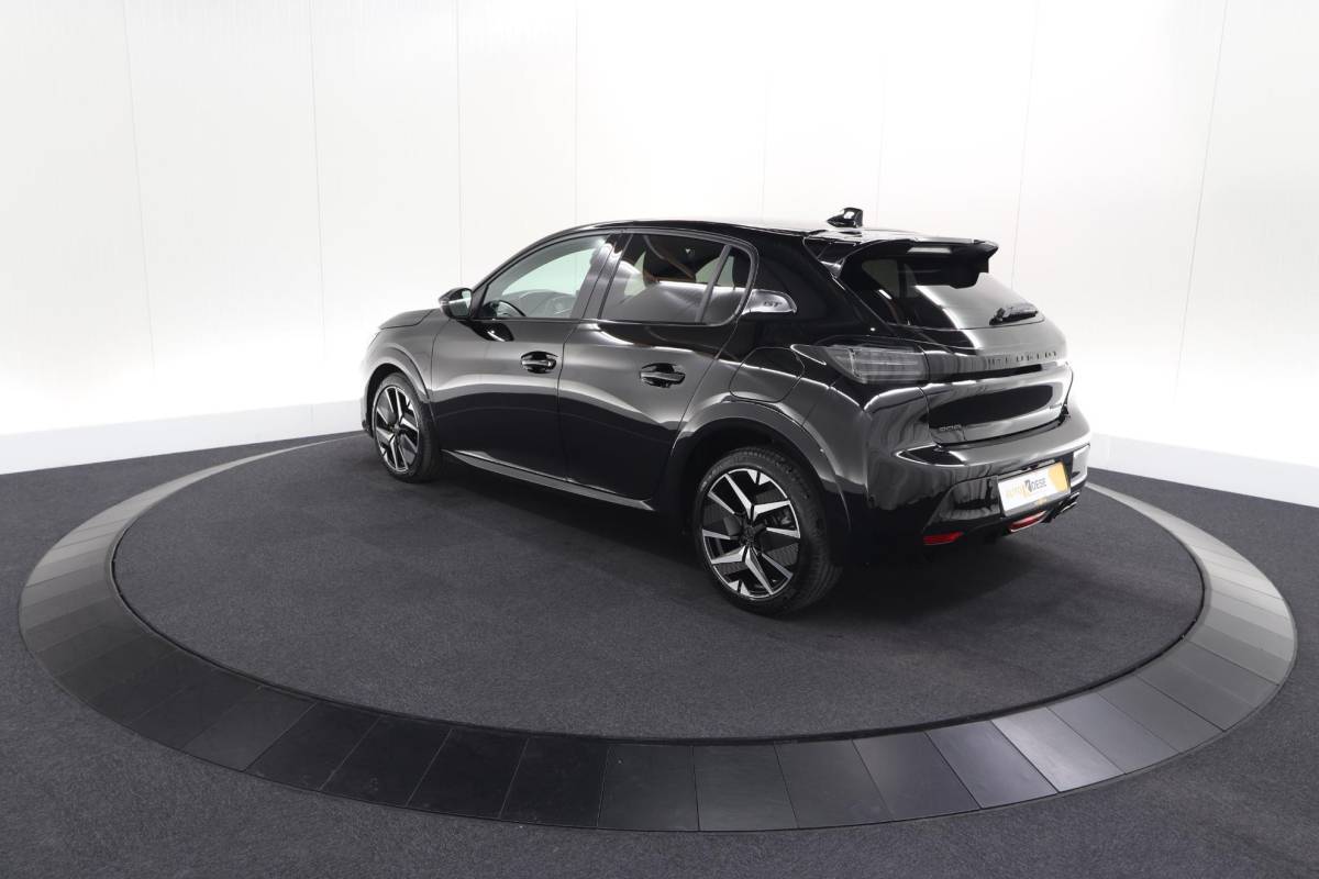 Peugeot 208 Peugeot 208 1.2 Hybrid 145 e-DCS6 GT | Alcantara Pakket | Camera | Apple Carplay | Stoelverwarming