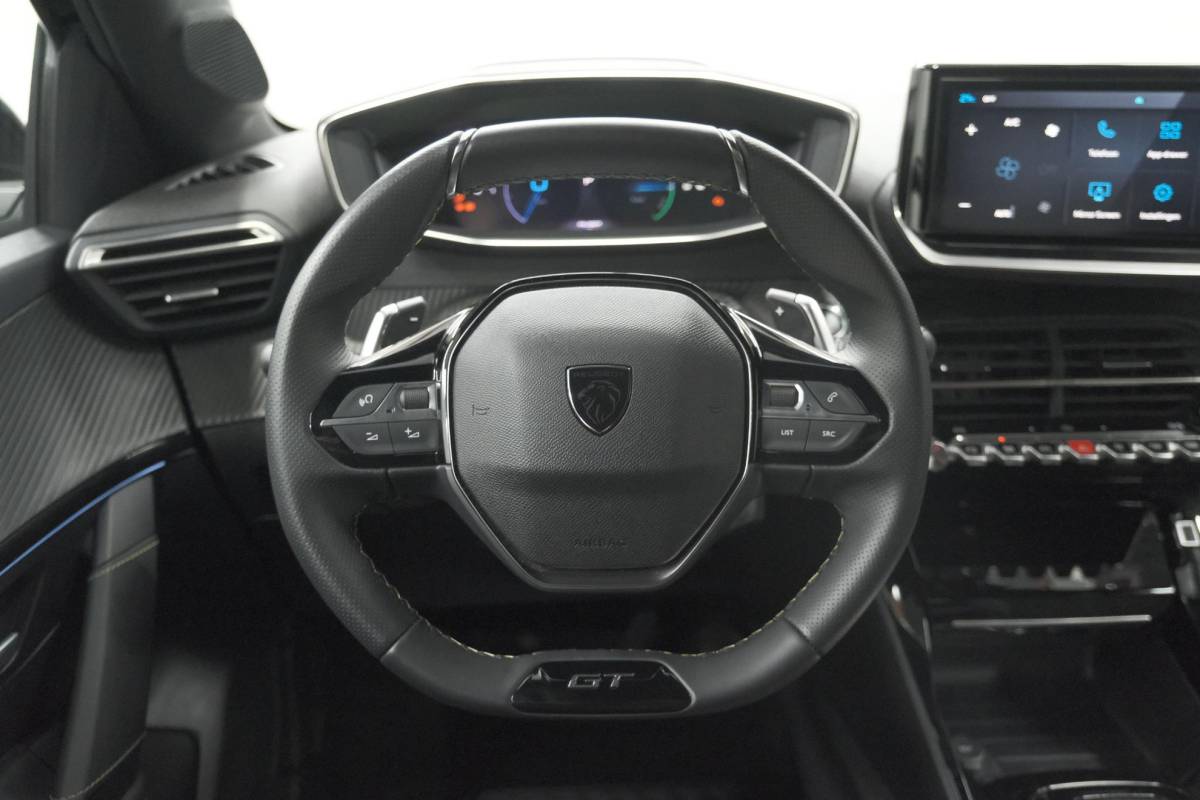 Peugeot 208 Peugeot 208 1.2 Hybrid 145 e-DCS6 GT | Alcantara Pakket | Camera | Apple Carplay | Stoelverwarming