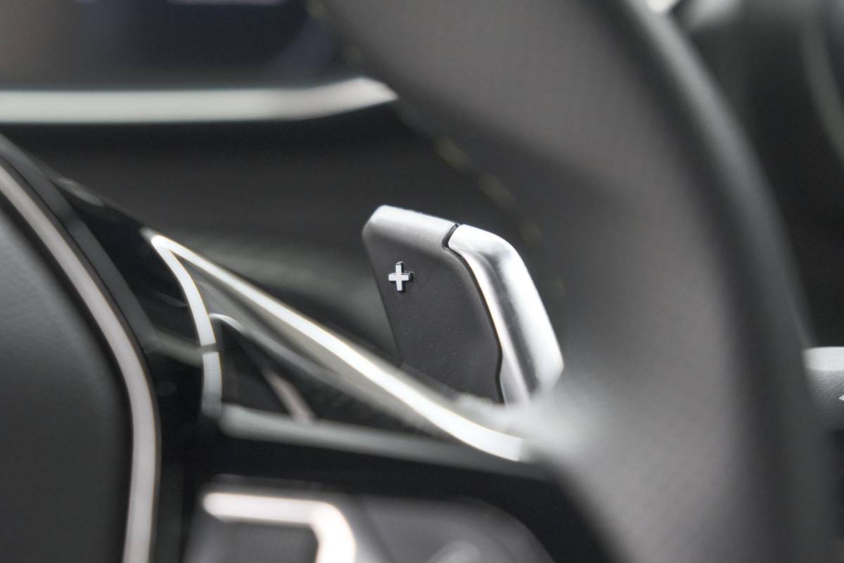 Peugeot 208 Peugeot 208 1.2 Hybrid 145 e-DCS6 GT | Alcantara Pakket | Camera | Apple Carplay | Stoelverwarming