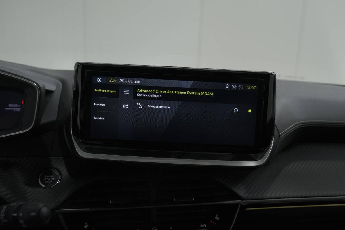Peugeot 208 Peugeot 208 1.2 Hybrid 145 e-DCS6 GT | Alcantara Pakket | Camera | Apple Carplay | Stoelverwarming