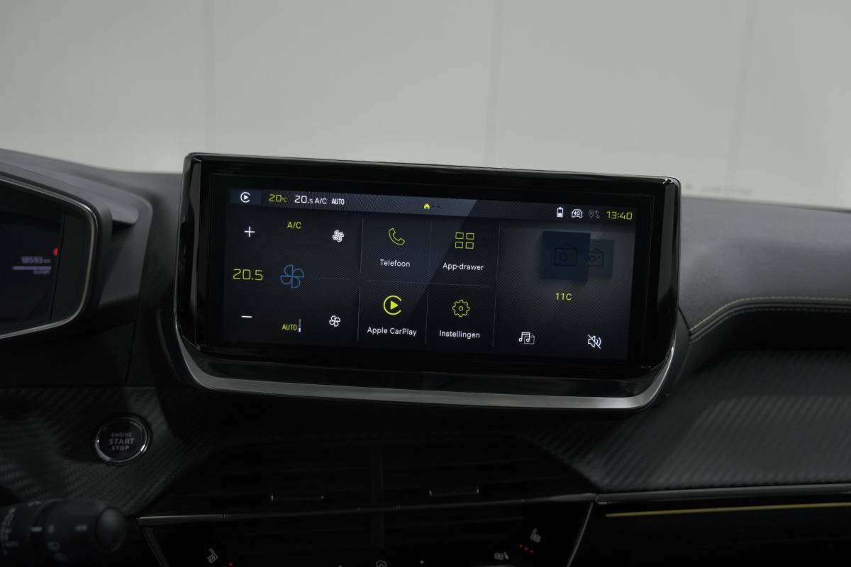 Peugeot 208 Peugeot 208 1.2 Hybrid 145 e-DCS6 GT | Alcantara Pakket | Camera | Apple Carplay | Stoelverwarming