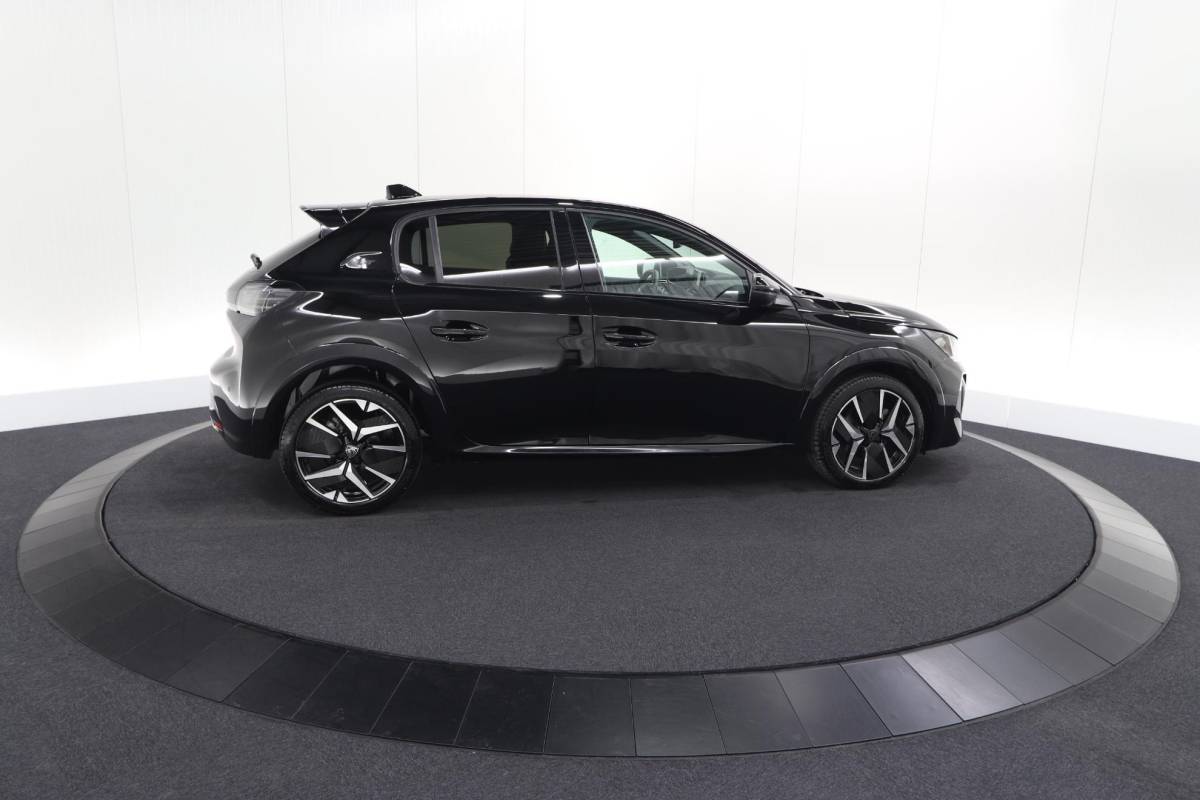 Peugeot 208 Peugeot 208 1.2 Hybrid 145 e-DCS6 GT | Alcantara Pakket | Camera | Apple Carplay | Stoelverwarming