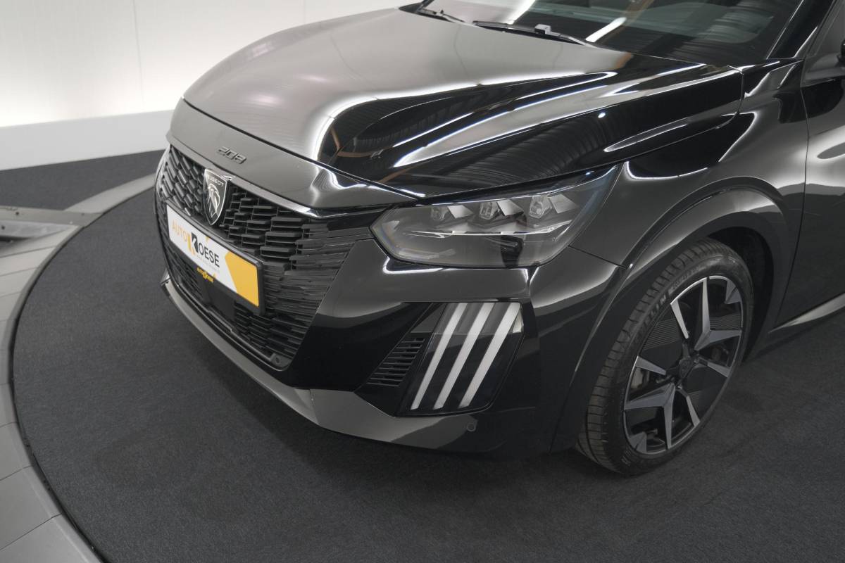 Peugeot 208 Peugeot 208 1.2 Hybrid 145 e-DCS6 GT | Alcantara Pakket | Camera | Apple Carplay | Stoelverwarming
