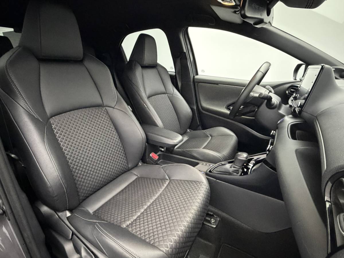 Toyota Yaris Toyota Yaris 1.5 Hybrid Executive | FabrieksGarantie | Head-Up Display | JBL Audio | Navigatie | Parkeersensoren | Camera