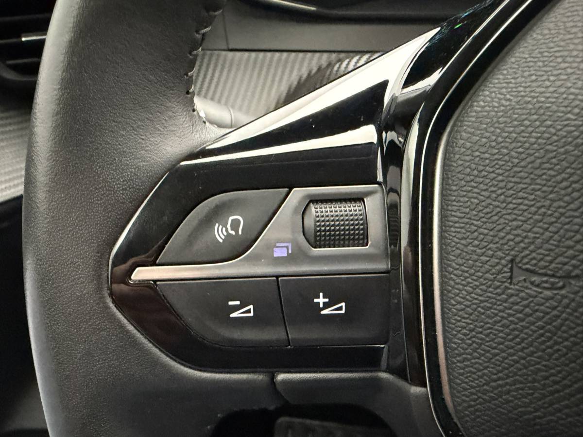 Peugeot e-208 Peugeot e-208 EV Blue Lease Active 50 kWh 3-Fase SOH 93,2% | Navigatie | Carplay&Android | Full-Led