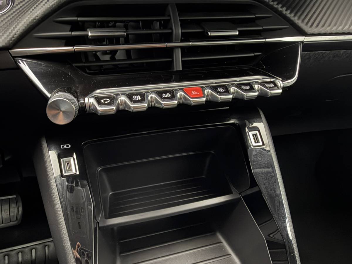 Peugeot e-208 Peugeot e-208 EV Blue Lease Active 50 kWh 3-Fase SOH 93,2% | Navigatie | Carplay&Android | Full-Led
