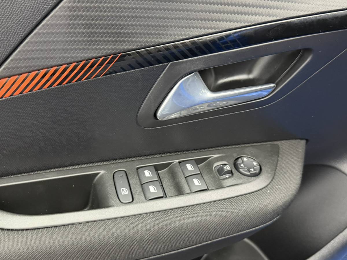 Peugeot e-208 Peugeot e-208 EV Blue Lease Active 50 kWh 3-Fase SOH 93,2% | Navigatie | Carplay&Android | Full-Led