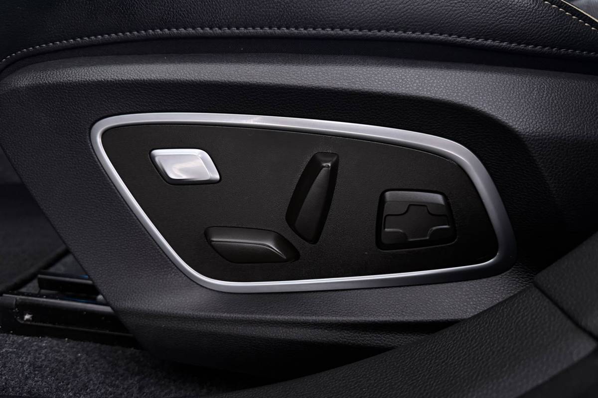 Renault Megane E-Tech Renault Megane E-Tech EV60 Optimum Charge Iconic | Org. NL | Android Automotive | CarPlay | Massage | Stoelverwarming | 360 Camera