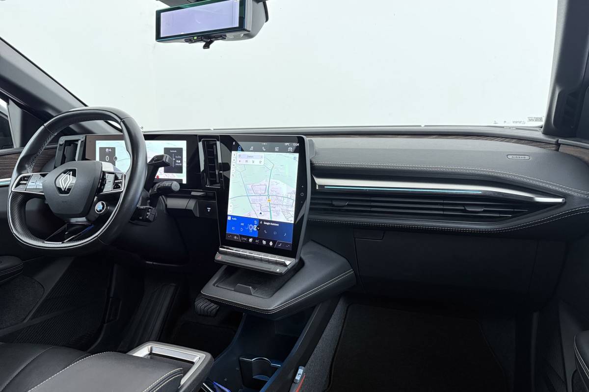 Renault Megane E-Tech Renault Megane E-Tech EV60 Optimum Charge Iconic | Org. NL | Android Automotive | CarPlay | Massage | Stoelverwarming | 360 Camera