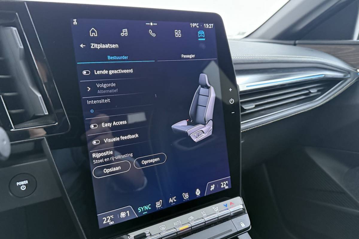 Renault Megane E-Tech Renault Megane E-Tech EV60 Optimum Charge Iconic | Org. NL | Android Automotive | CarPlay | Massage | Stoelverwarming | 360 Camera