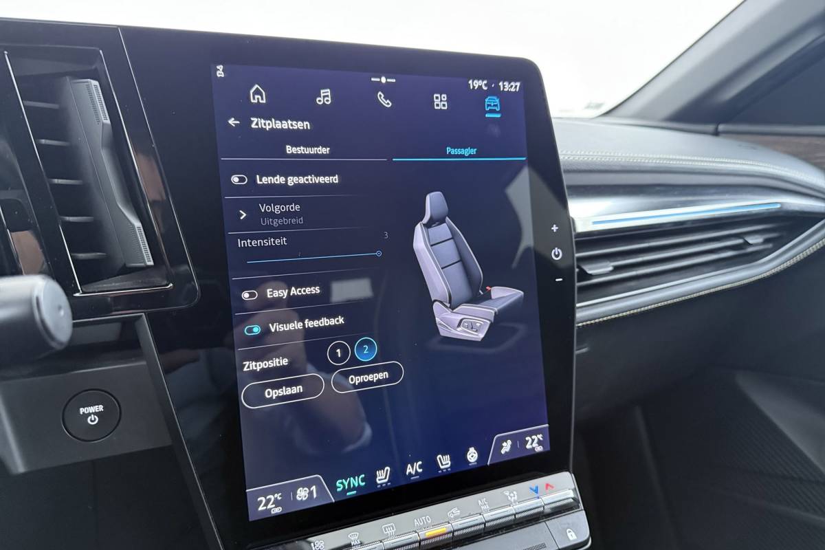 Renault Megane E-Tech Renault Megane E-Tech EV60 Optimum Charge Iconic | Org. NL | Android Automotive | CarPlay | Massage | Stoelverwarming | 360 Camera