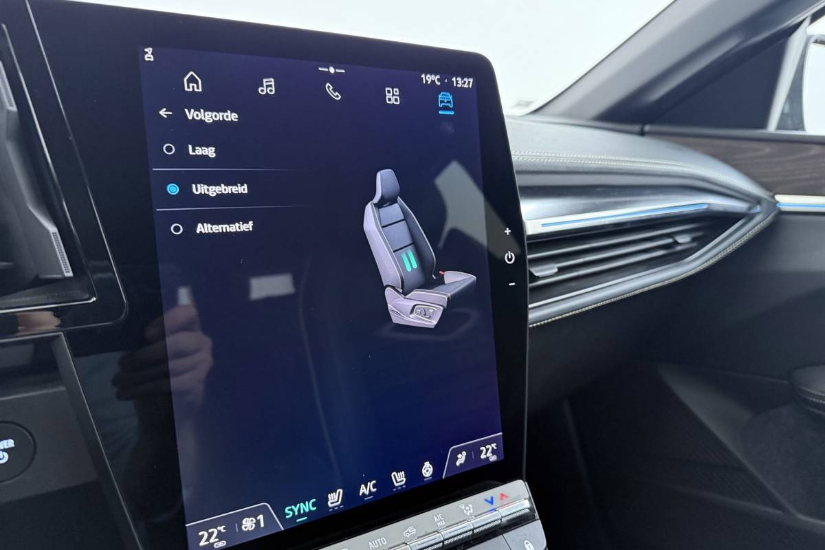 Renault Megane E-Tech Renault Megane E-Tech EV60 Optimum Charge Iconic | Org. NL | Android Automotive | CarPlay | Massage | Stoelverwarming | 360 Camera