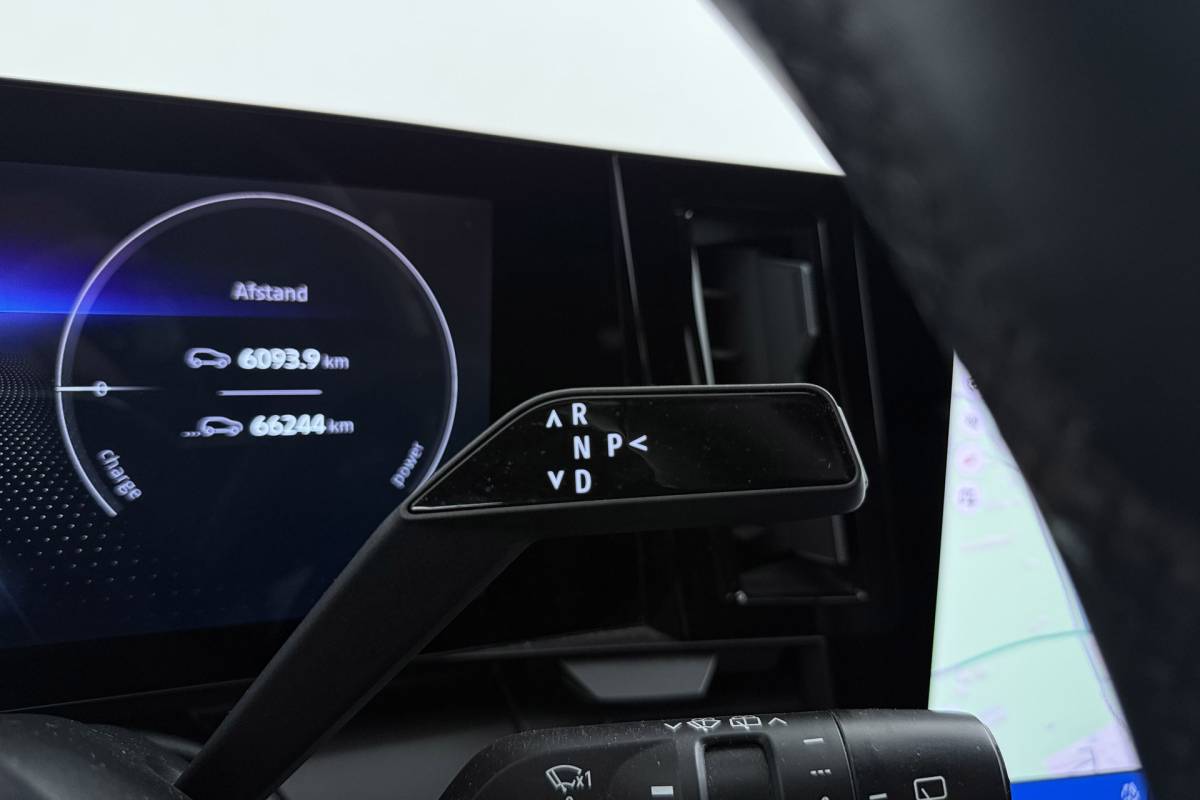 Renault Megane E-Tech Renault Megane E-Tech EV60 Optimum Charge Iconic | Org. NL | Android Automotive | CarPlay | Massage | Stoelverwarming | 360 Camera