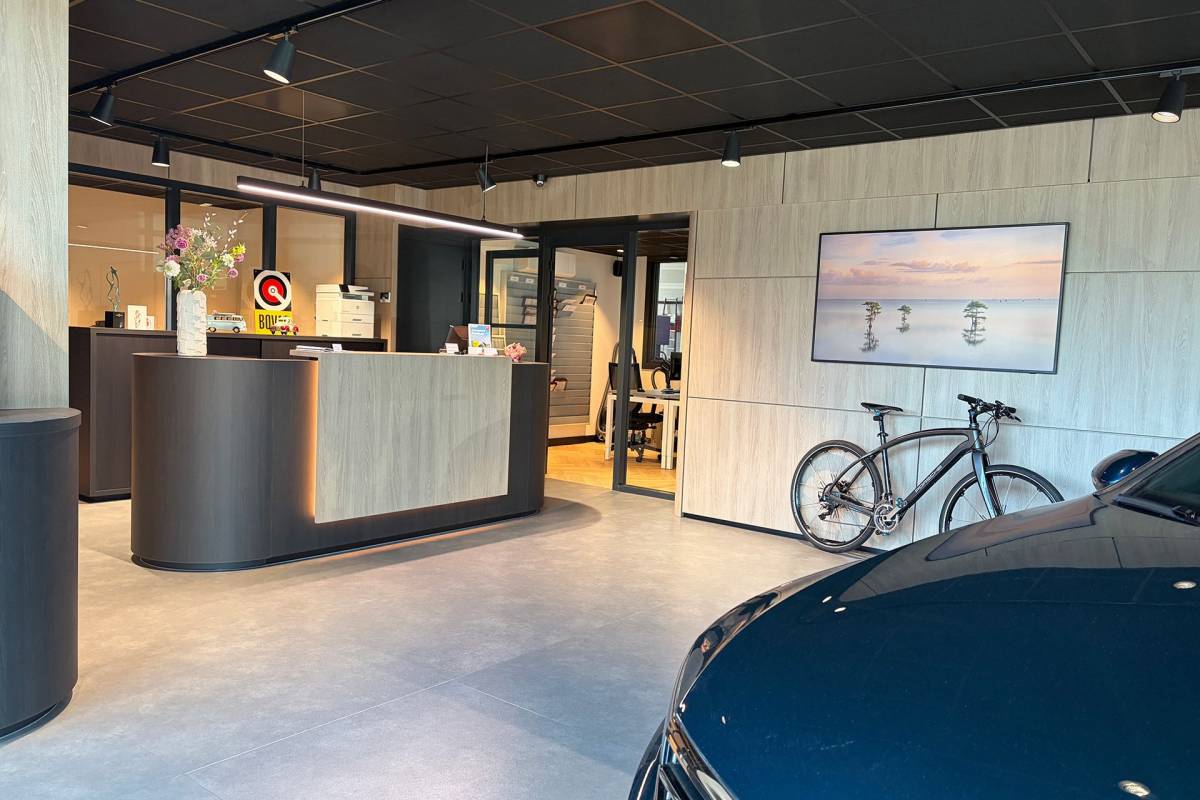 Renault Megane E-Tech Renault Megane E-Tech EV60 Optimum Charge Iconic | Org. NL | Android Automotive | CarPlay | Massage | Stoelverwarming | 360 Camera