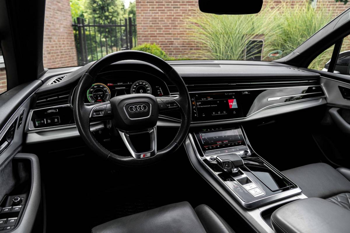 Audi Q7 Audi Q7 60 TFSI e Quattro Competition Luchtvering Elek. Trekhaak Massage Matrix B&O Stoelverw/Ventilatie 22”