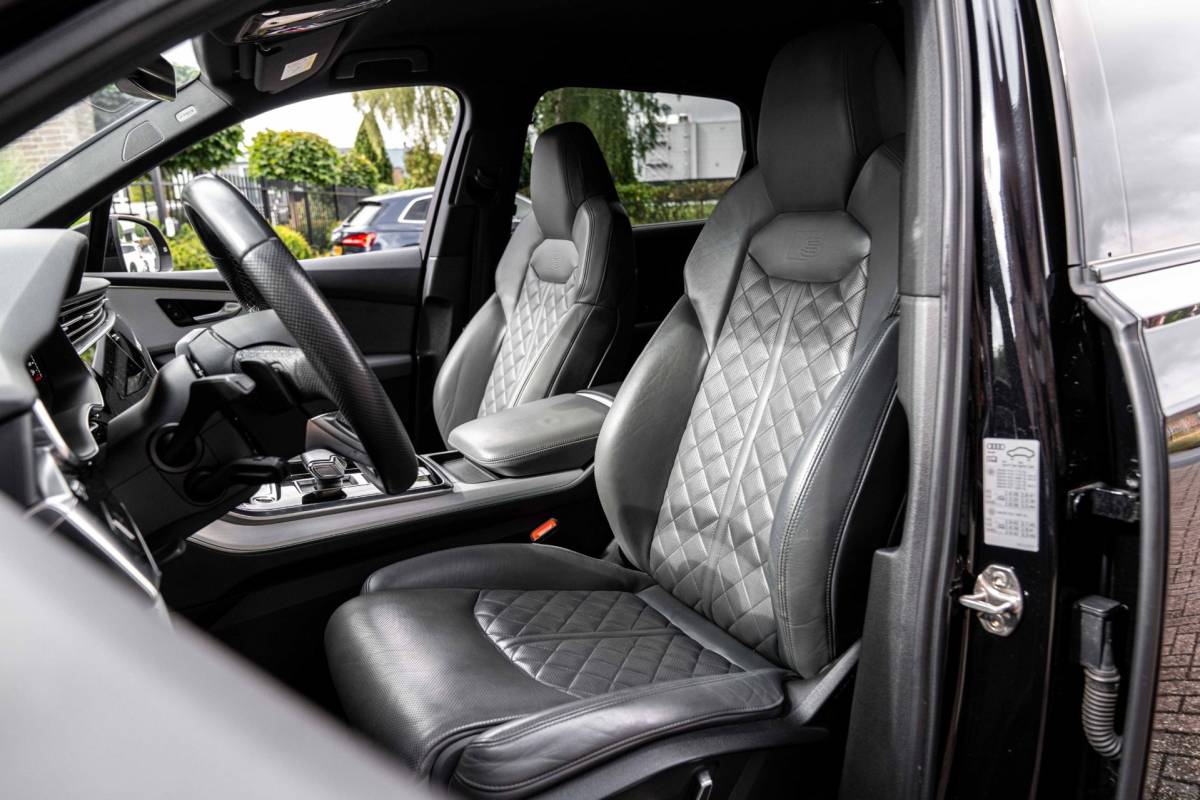 Audi Q7 Audi Q7 60 TFSI e Quattro Competition Luchtvering Elek. Trekhaak Massage Matrix B&O Stoelverw/Ventilatie 22”