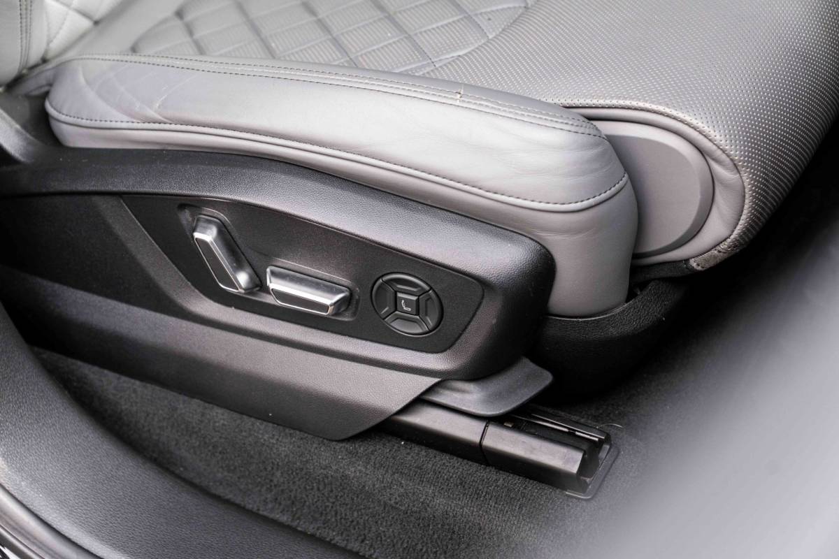 Audi Q7 Audi Q7 60 TFSI e Quattro Competition Luchtvering Elek. Trekhaak Massage Matrix B&O Stoelverw/Ventilatie 22”