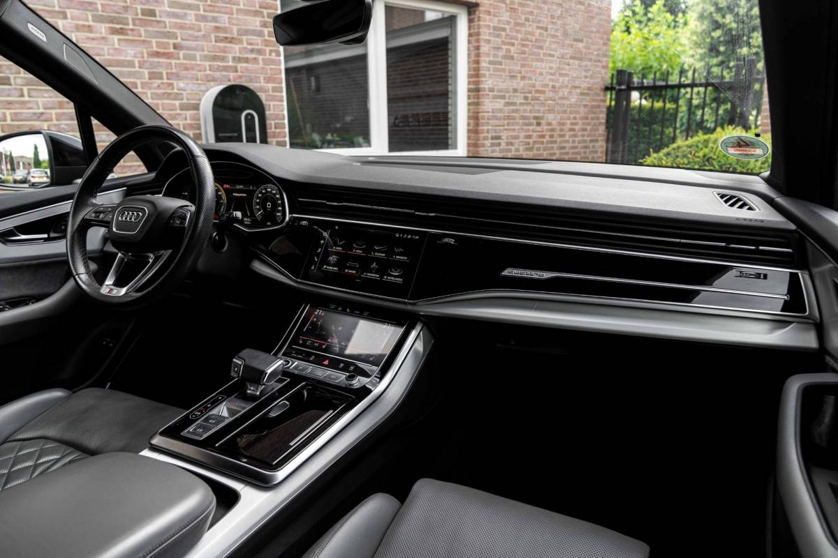 Audi Q7 Audi Q7 60 TFSI e Quattro Competition Luchtvering Elek. Trekhaak Massage Matrix B&O Stoelverw/Ventilatie 22”