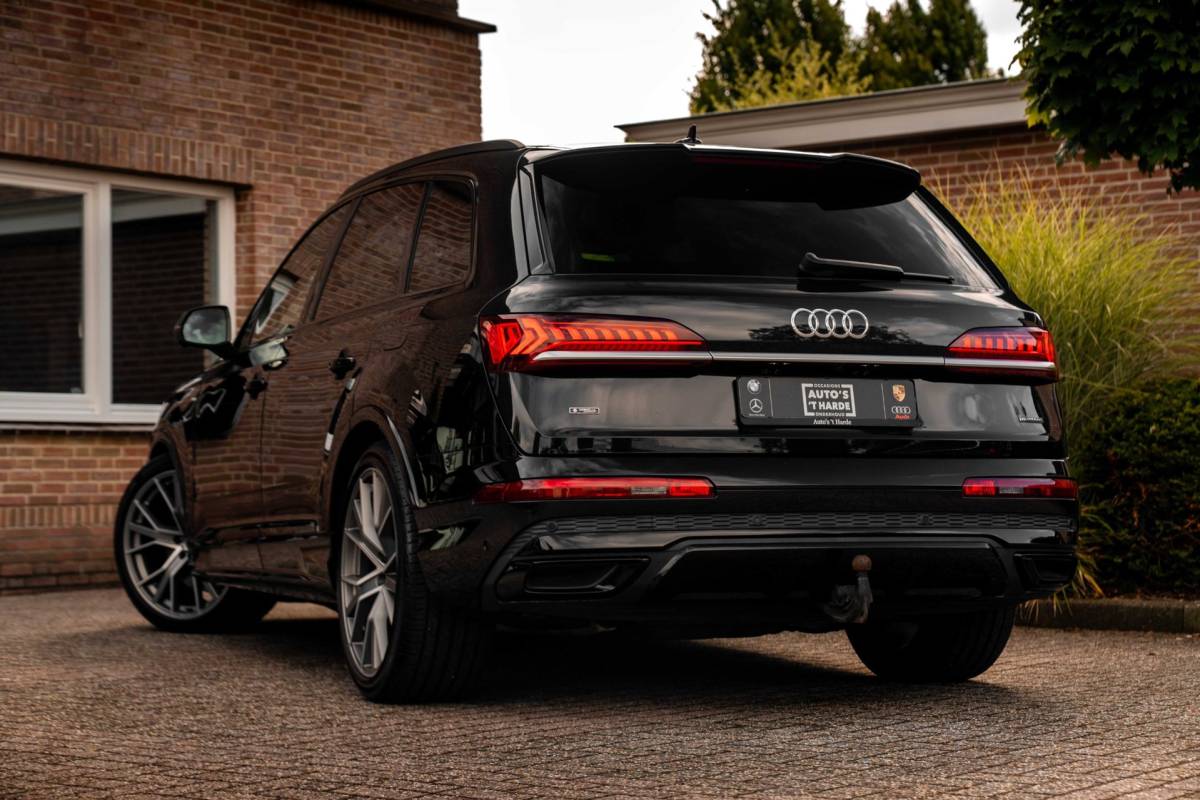 Audi Q7 Audi Q7 60 TFSI e Quattro Competition Luchtvering Elek. Trekhaak Massage Matrix B&O Stoelverw/Ventilatie 22”