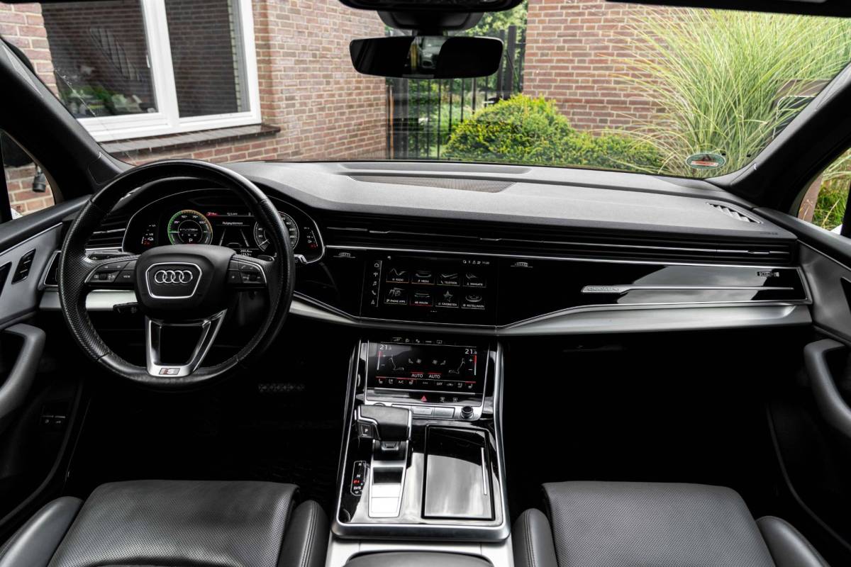 Audi Q7 Audi Q7 60 TFSI e Quattro Competition Luchtvering Elek. Trekhaak Massage Matrix B&O Stoelverw/Ventilatie 22”