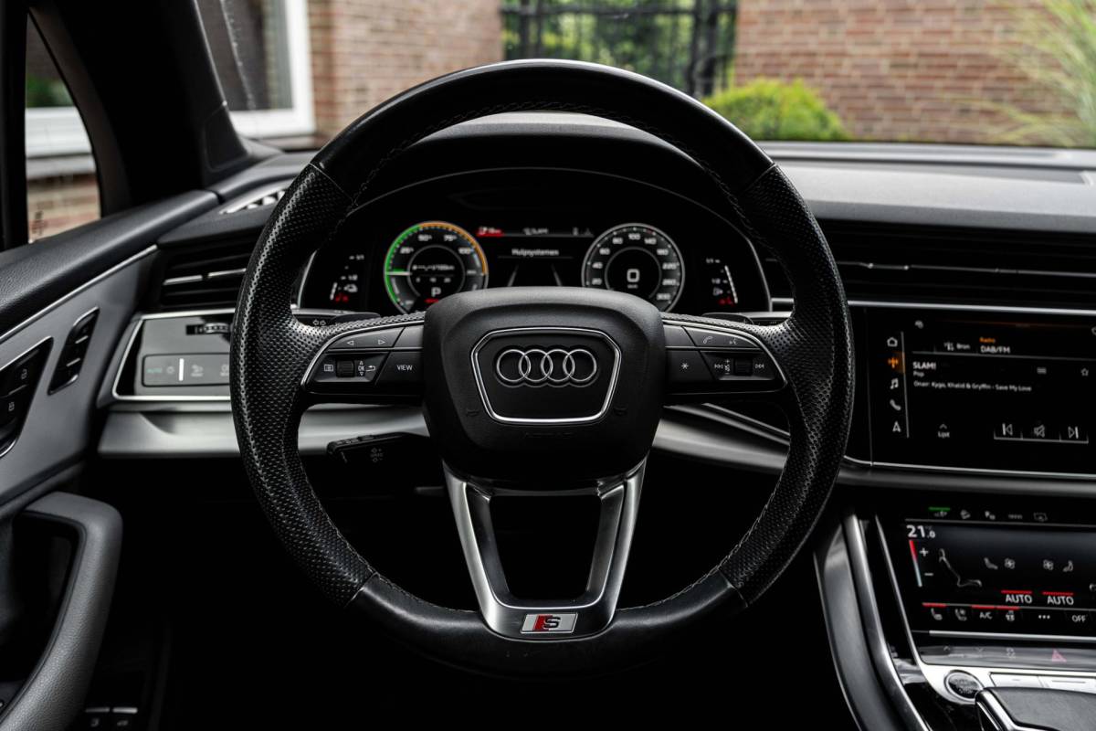 Audi Q7 Audi Q7 60 TFSI e Quattro Competition Luchtvering Elek. Trekhaak Massage Matrix B&O Stoelverw/Ventilatie 22”
