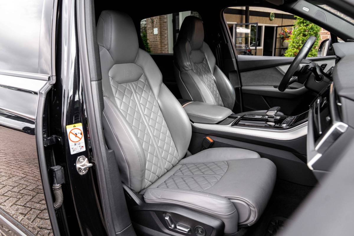 Audi Q7 Audi Q7 60 TFSI e Quattro Competition Luchtvering Elek. Trekhaak Massage Matrix B&O Stoelverw/Ventilatie 22”