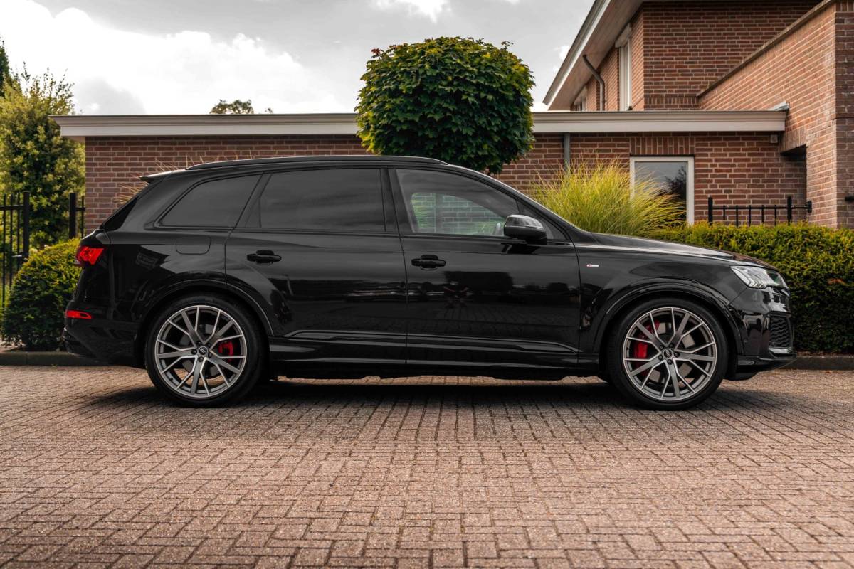 Audi Q7 Audi Q7 60 TFSI e Quattro Competition Luchtvering Elek. Trekhaak Massage Matrix B&O Stoelverw/Ventilatie 22”