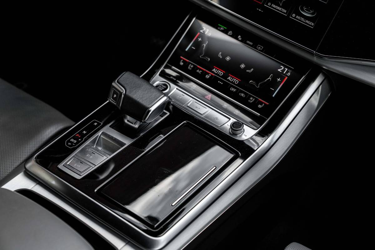 Audi Q7 Audi Q7 60 TFSI e Quattro Competition Luchtvering Elek. Trekhaak Massage Matrix B&O Stoelverw/Ventilatie 22”