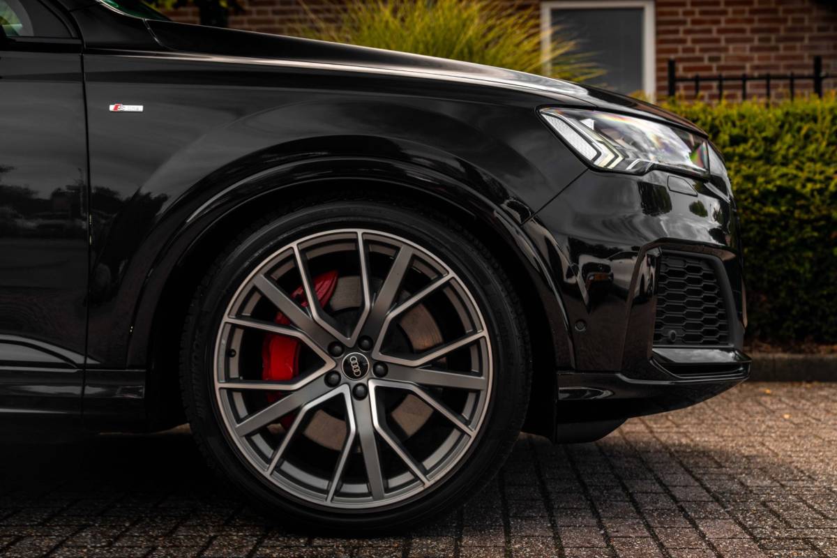Audi Q7 Audi Q7 60 TFSI e Quattro Competition Luchtvering Elek. Trekhaak Massage Matrix B&O Stoelverw/Ventilatie 22”