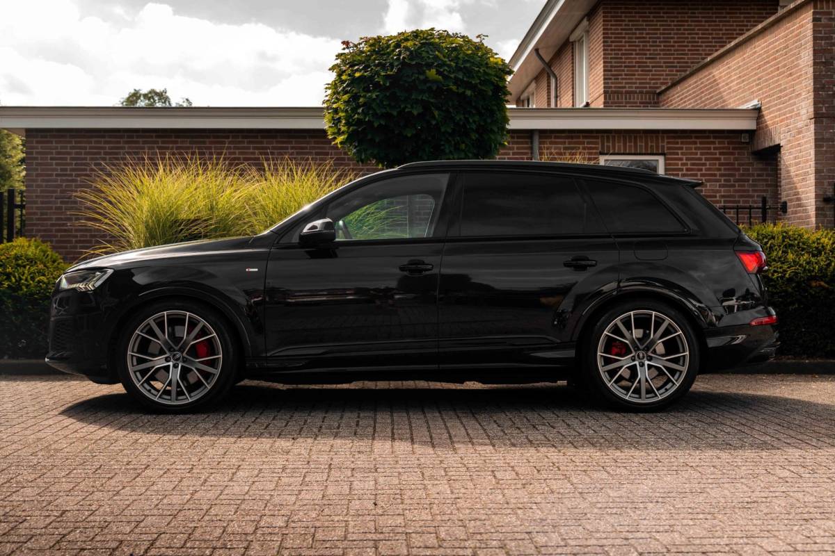 Audi Q7 Audi Q7 60 TFSI e Quattro Competition Luchtvering Elek. Trekhaak Massage Matrix B&O Stoelverw/Ventilatie 22”