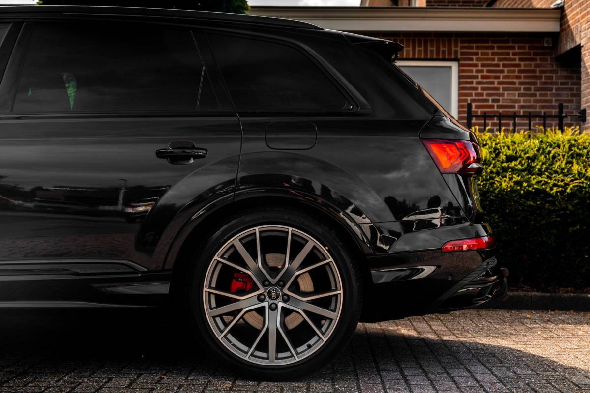 Audi Q7 Audi Q7 60 TFSI e Quattro Competition Luchtvering Elek. Trekhaak Massage Matrix B&O Stoelverw/Ventilatie 22”