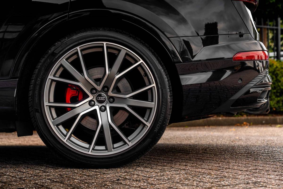 Audi Q7 Audi Q7 60 TFSI e Quattro Competition Luchtvering Elek. Trekhaak Massage Matrix B&O Stoelverw/Ventilatie 22”